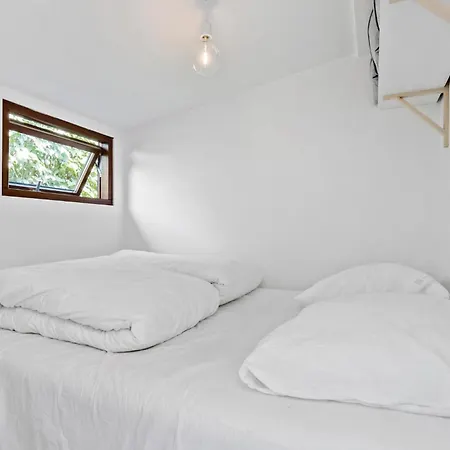 2 Bedroom Front In *