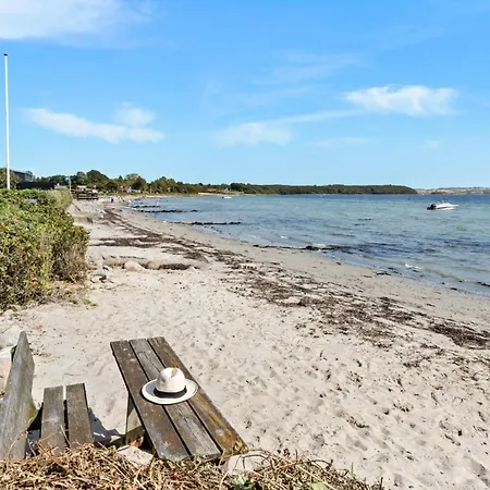 2 Bedroom Front In * Rønde