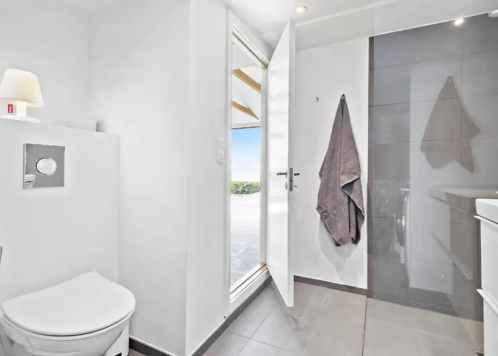 2 Bedroom Front In