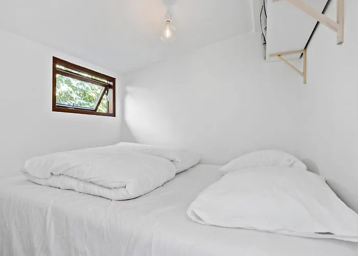 2 Bedroom Front In *