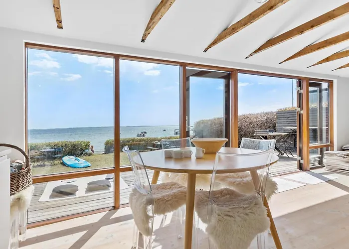 2 Bedroom Front In *