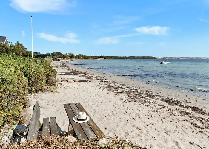 2 Bedroom Front In * Rønde